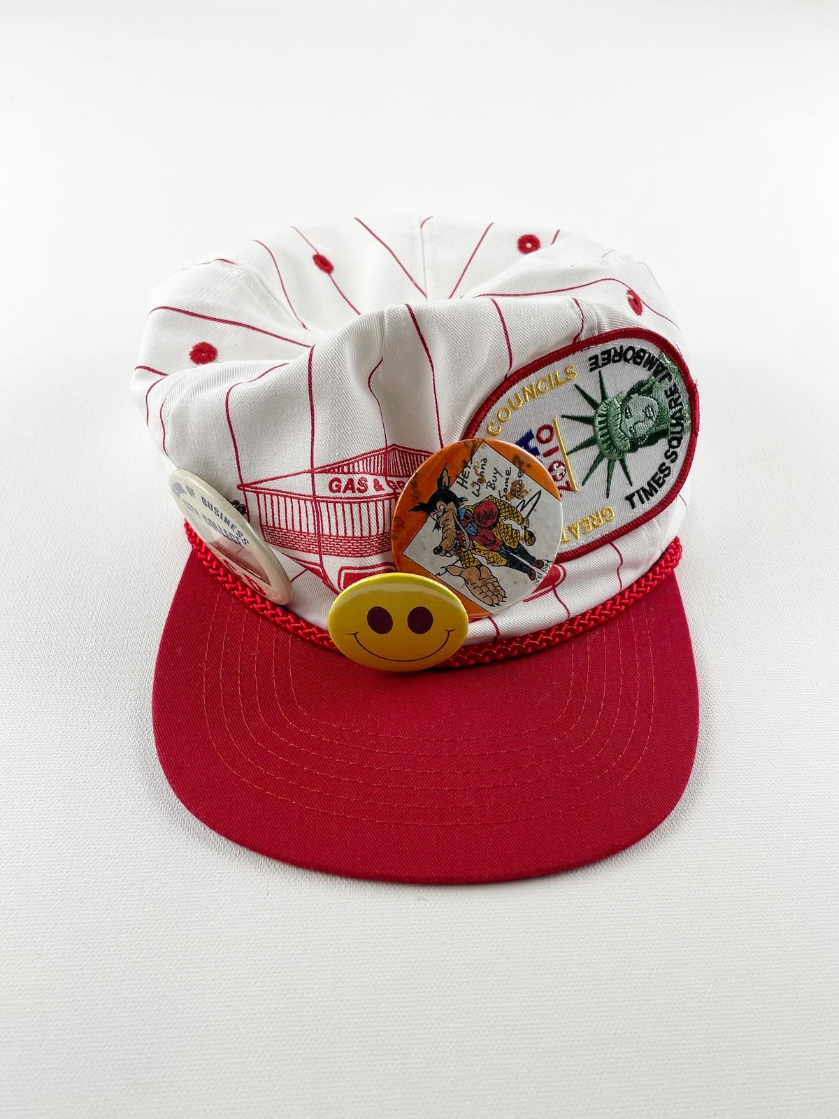 Wappen Badges Upcycled Red Striped Cap